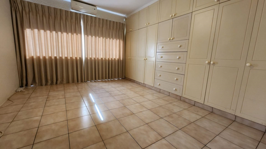 3 Bedroom Property for Sale in Vredehoek Western Cape
